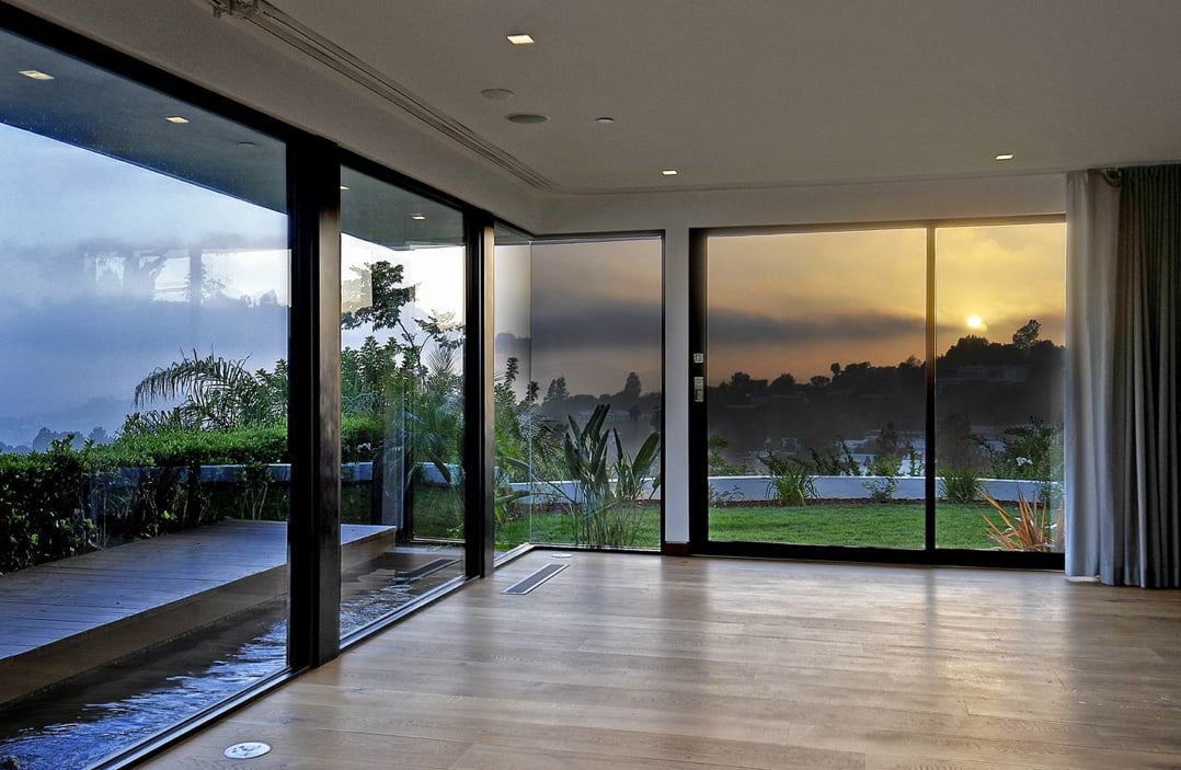 Room With Floor To Ceiling Windows, Floor To Ceiling Window Covering Ideas