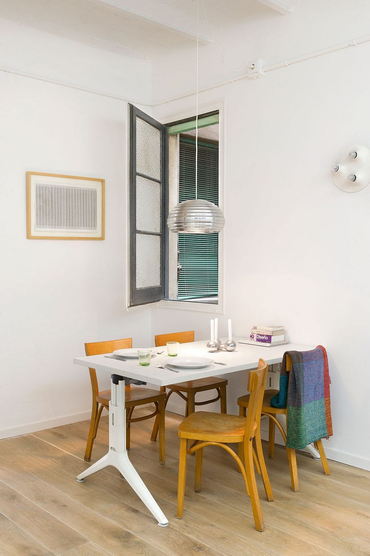 Tiny dining room idea for the small modern apartment