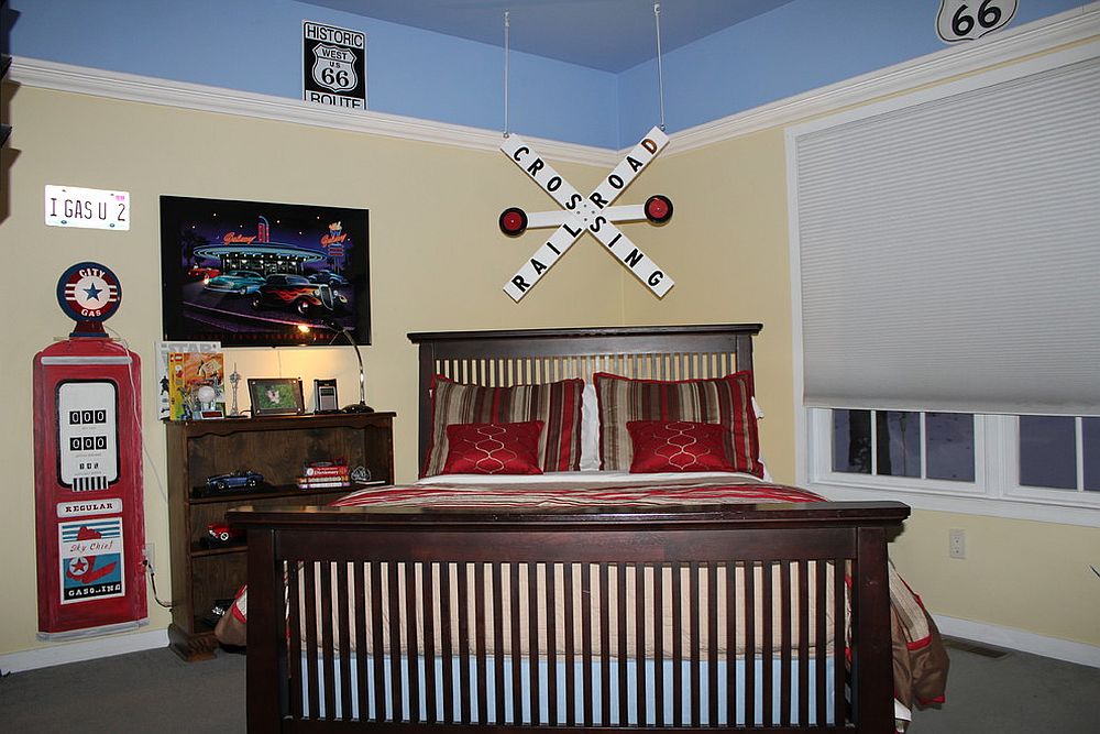 Traditional bedroom decorated with street signs 