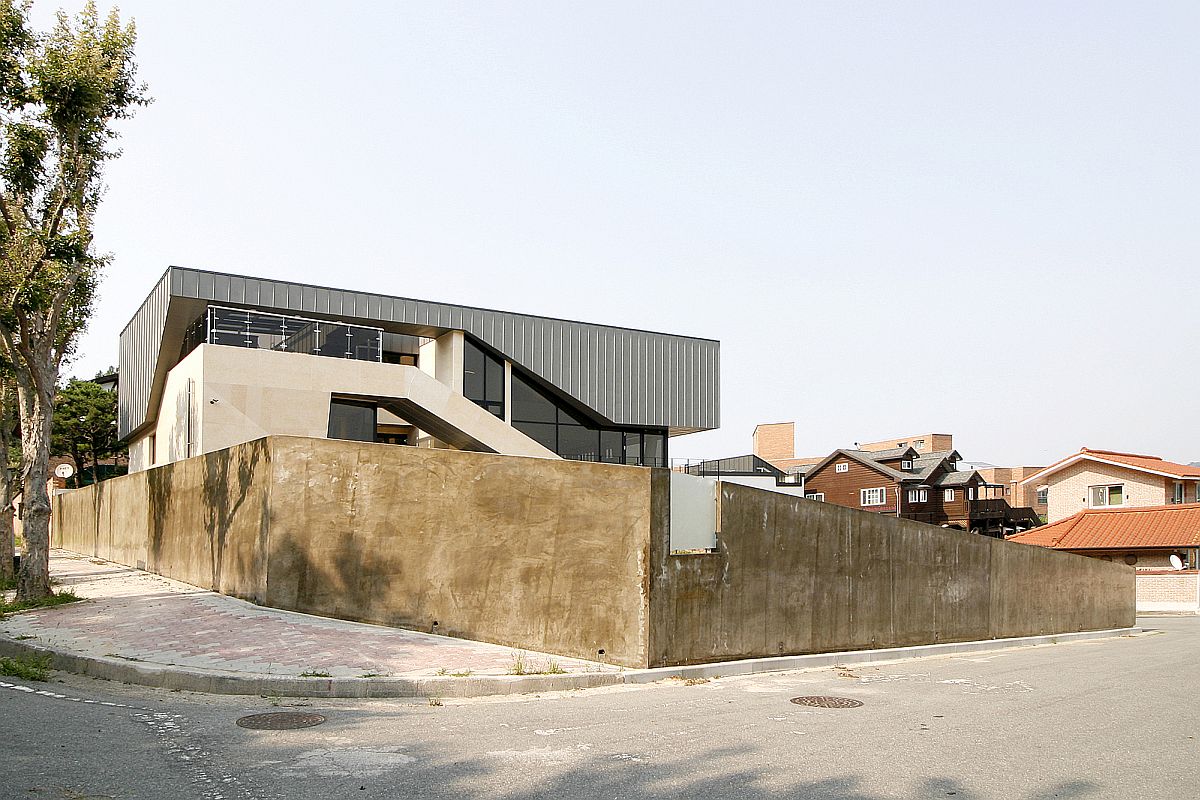 Unique contemporary exterior of the Floating VI House as viewed from the street