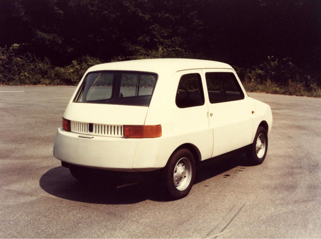 The X 126 Softness was an experimental car prototype for Fiat. It was conceived with an all-around plastic envelope, offering protection against low impact collisions. Image courtesy of Richard Sapper.