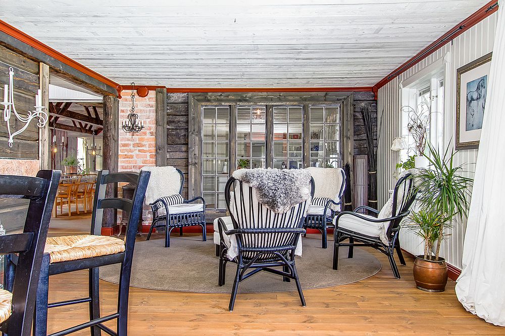 A touch of Scandinavian style coupled with rustic elegance in the sunroom