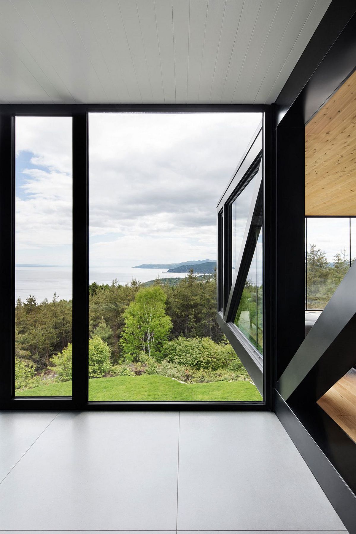 Captivating view of Cap à l’Aigle from the modern chalet in La Malbaie