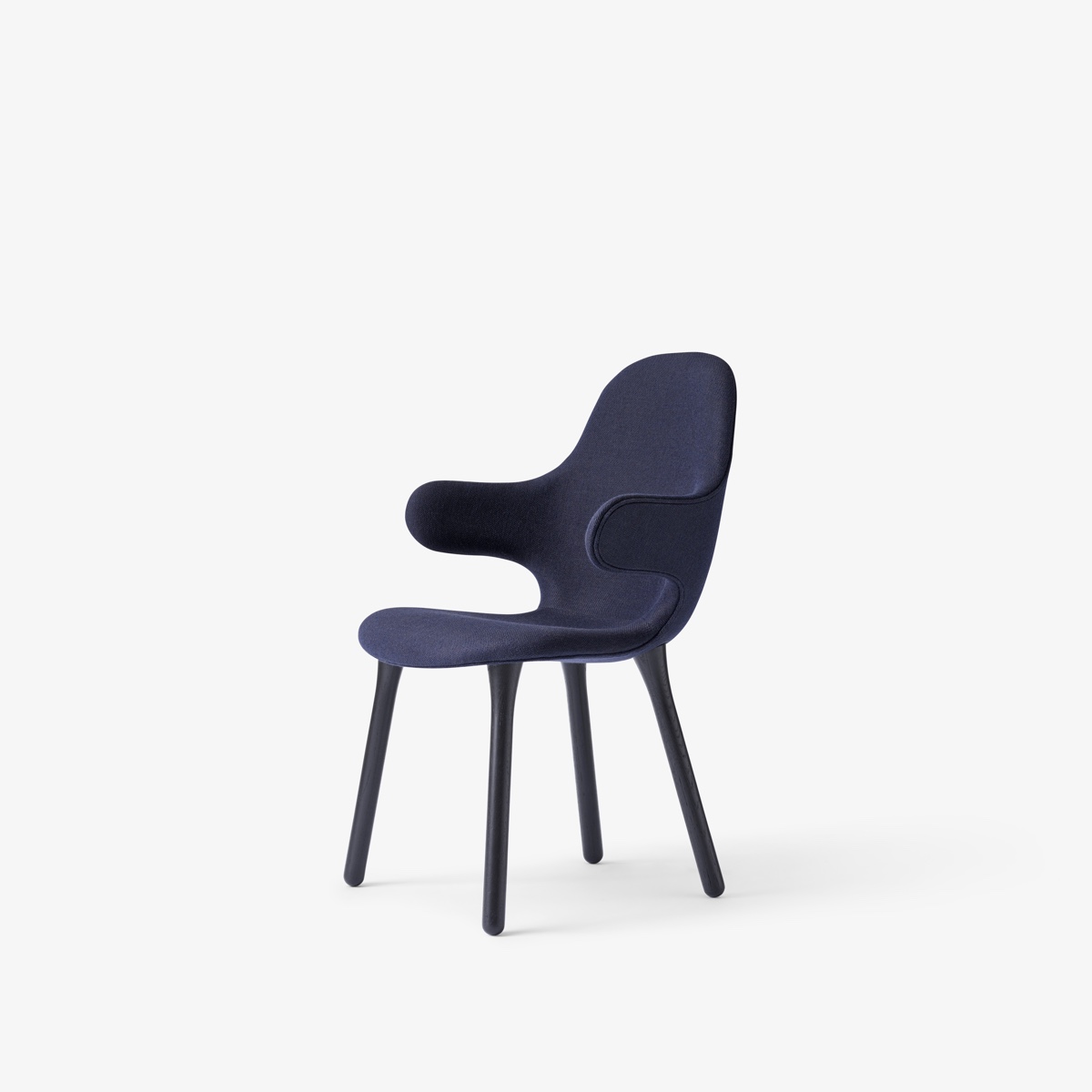 The Catch Chair by Jaime Hayon for &Tradition welcomes the sitter with outstretched and open arms, flaunting Hayon’s distinctively playful approach to design. The Catch Chair is pictured in dark blue. Image courtesy of &tradition.