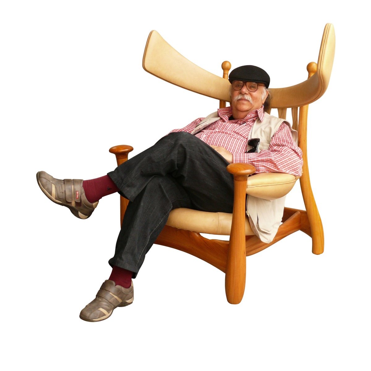 Sergio Rodrigues seated on his 1962 Chifruda armchair.