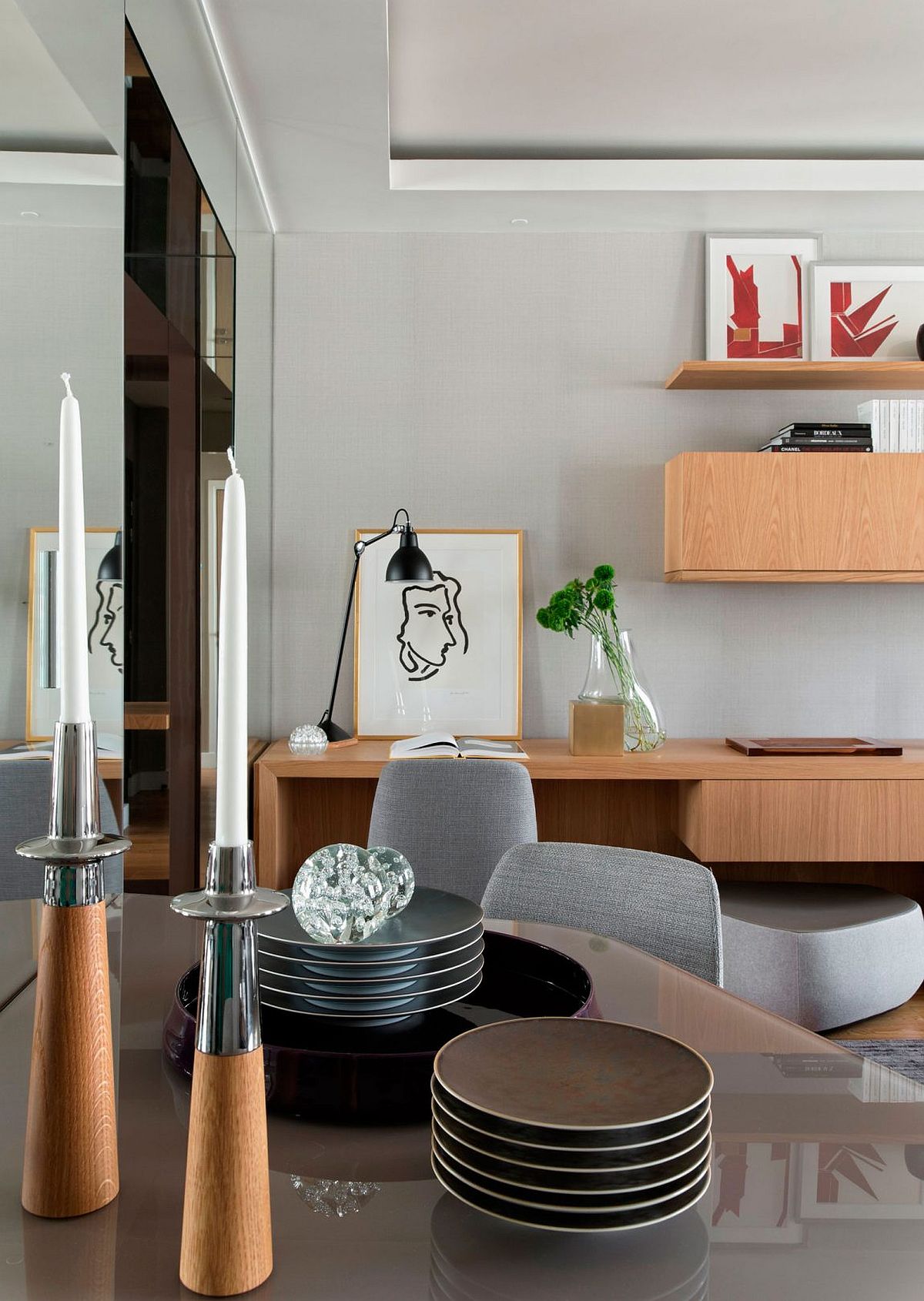 Closer look at the small dining space of the apartment in Paris