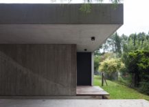 Concrete-and-steel-shape-the-exetrior-of-the-unique-Buenos-Aires-home-217x155