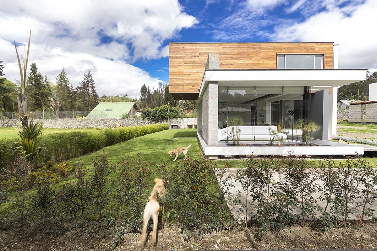 Contemporary House PY in Cuenca, Ecuador