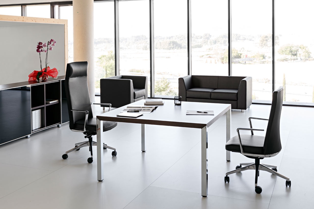 The Cron chair is pictured (L to R) in a high backrest with headrest and low backrest.