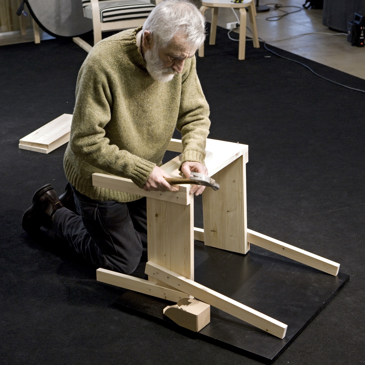 Enzo Mari building the Sedia 1.