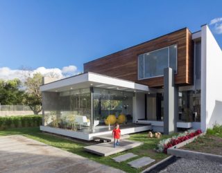 Taking the Living Room Outdoors: House PY in Ecuador