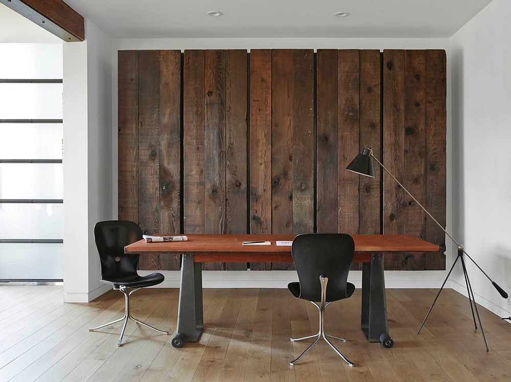 Feature wall for the home office with reclaimed barn wood [Design: Matt Bear / Union Studio]