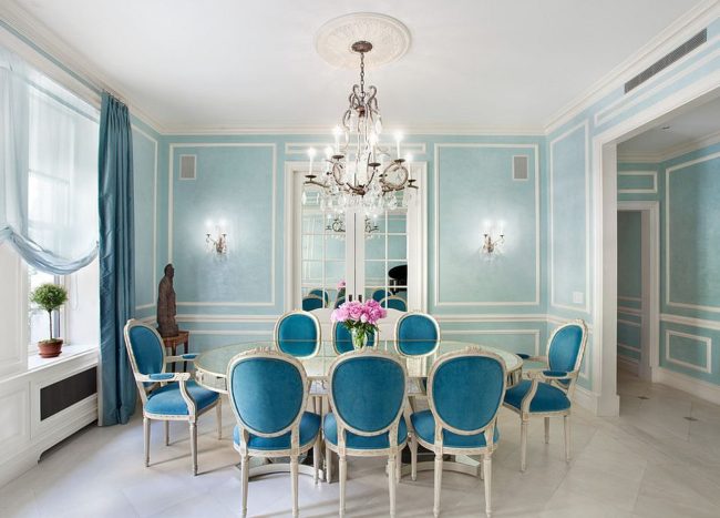 15 Majestic Victorian Dining Rooms That Radiate Color and Opulence