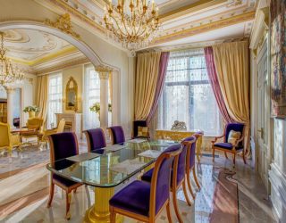 15 Majestic Victorian Dining Rooms That Radiate Color and Opulence