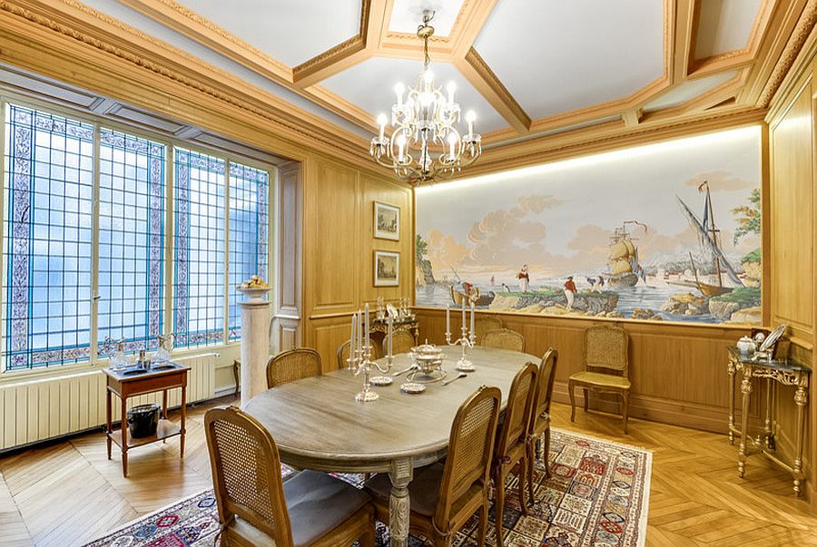 Gold never disappoints in the glitzy Victorian dining space [From: Intérieurs Guy Merlhou]