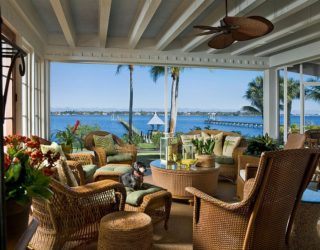 Bring Home the Holiday Vibe: 20 Relaxing Tropical Sunrooms