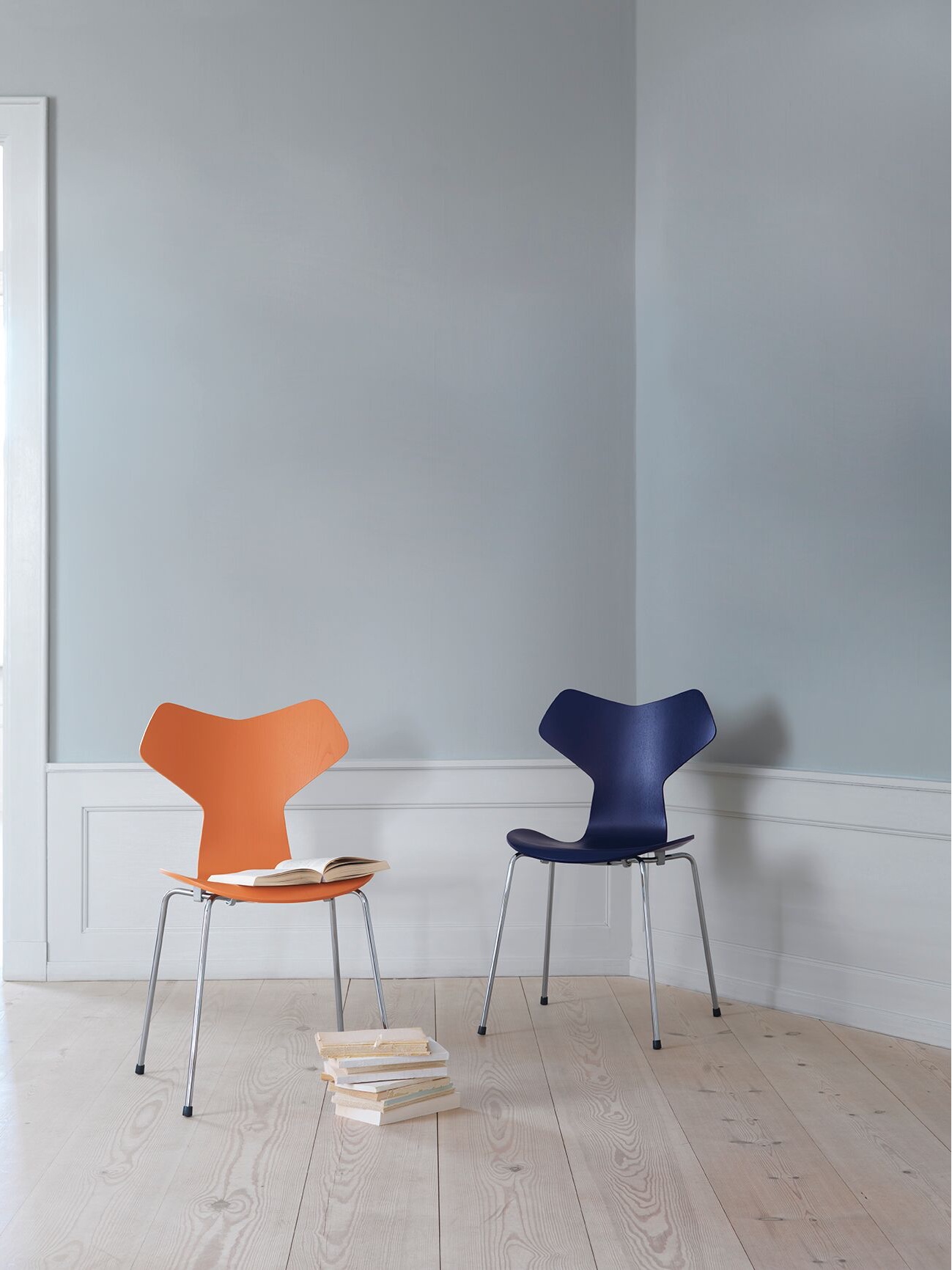 Grand Prix™ in Chevalier Orange and Ai Blue. Colours by Danish artist Tal R.