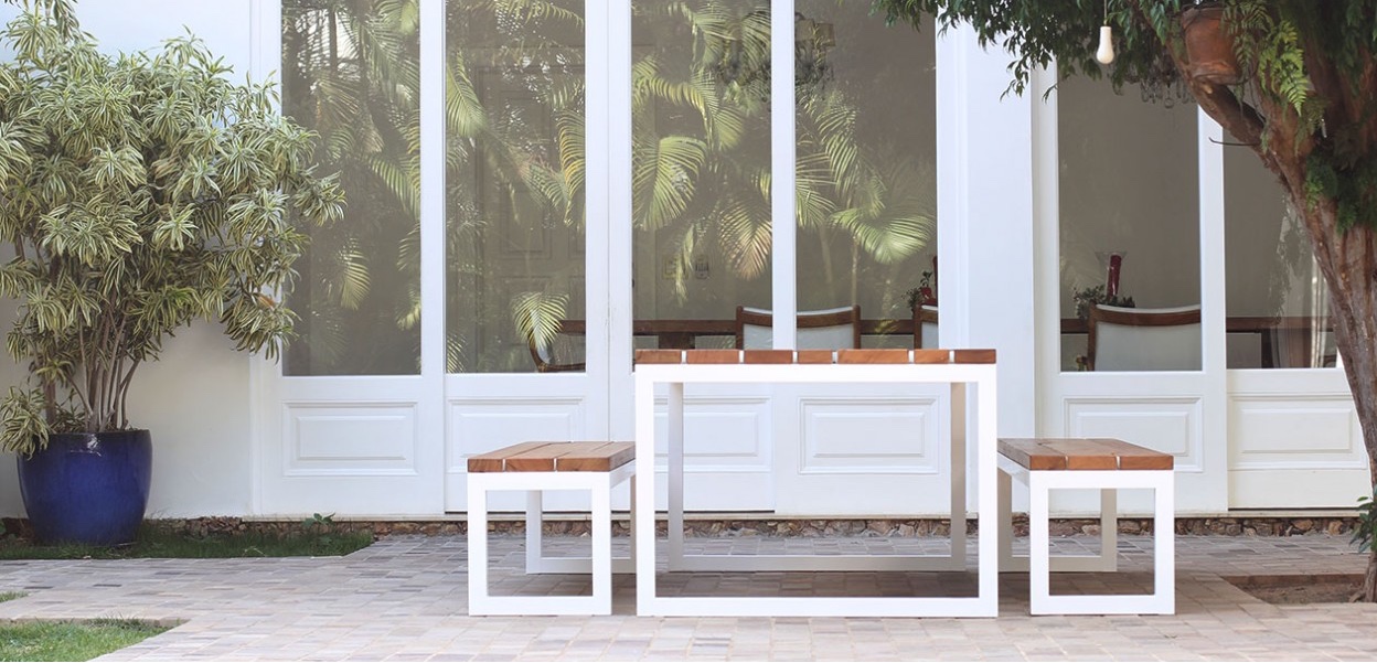 Mesa Baobá by Rodrigo Calixto, is a minimal and sturdy solid wood and iron outdoor table and bench.