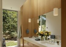 Modern-bathroom-design-with-fabulous-wall-of-wood-217x155