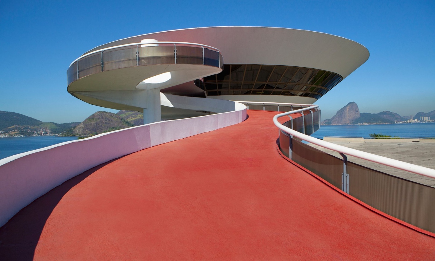 Niterói Contemporary Art Museum. Photo © 2016 Guardian News and Media Limited.