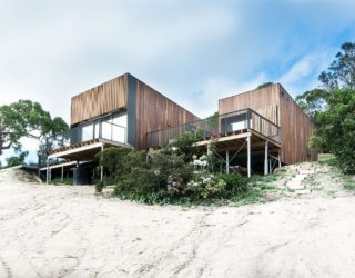 Woodsy Flexibility: Breezy Beachside Family Retreat Down Under