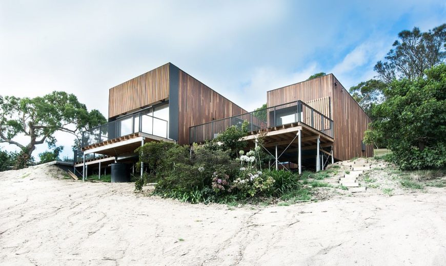 Woodsy Flexibility: Breezy Beachside Family Retreat Down Under