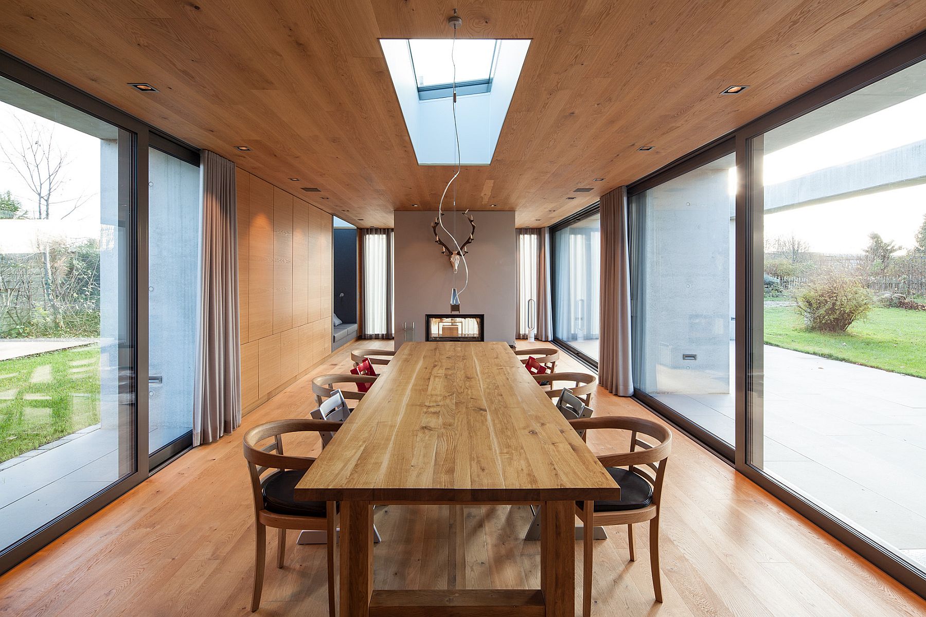 Sliding glass doors turn indoor dining room into a breey, outdoorsy space when needed
