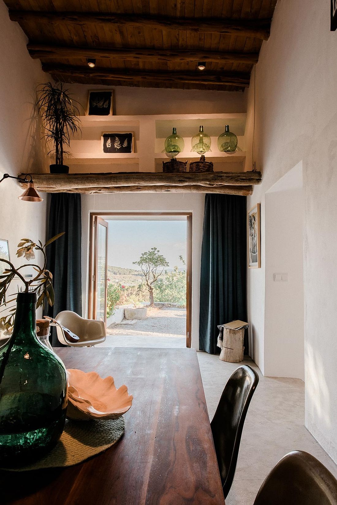 Timber beams add textural beauty to the beautiful living space