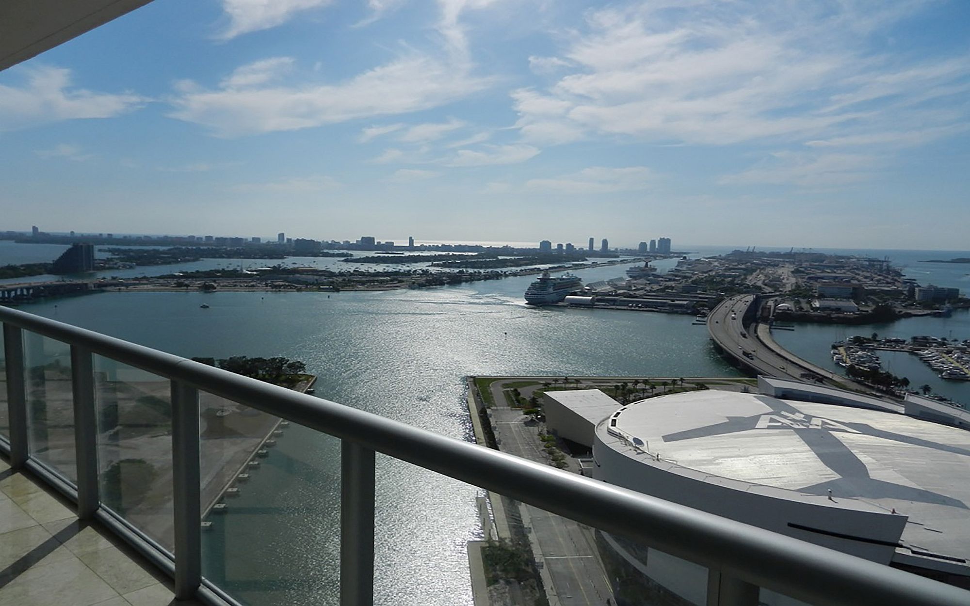 Unobstructed views of Biscayne Bay from Marinablue