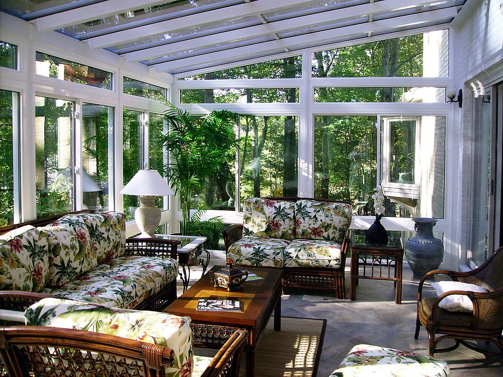 Vibrant seat cushions usher in tropical vibe into this sunroom