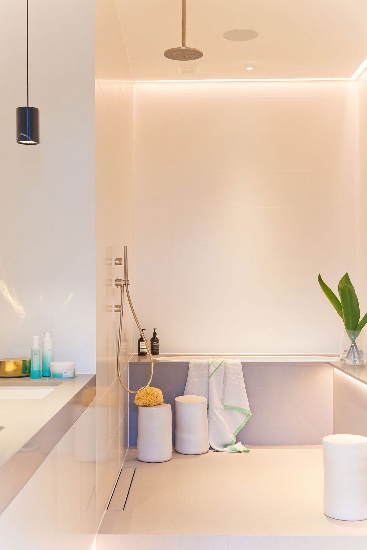 Bathtub in the corner is a smart space saver in the modern bathroom