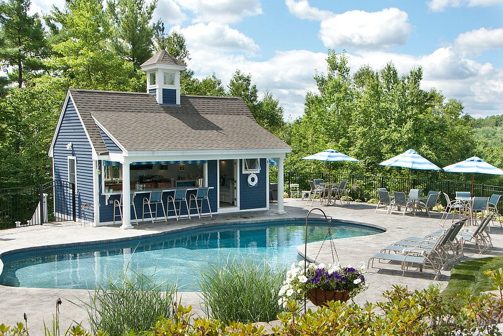 Blue and white give the pool house a distinct nautical appeal