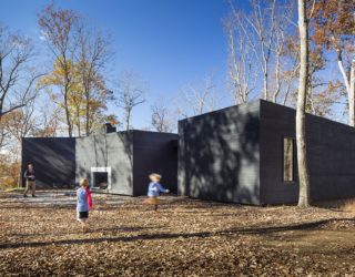 Design That Connects with Nature: Dark and Dashing James River House