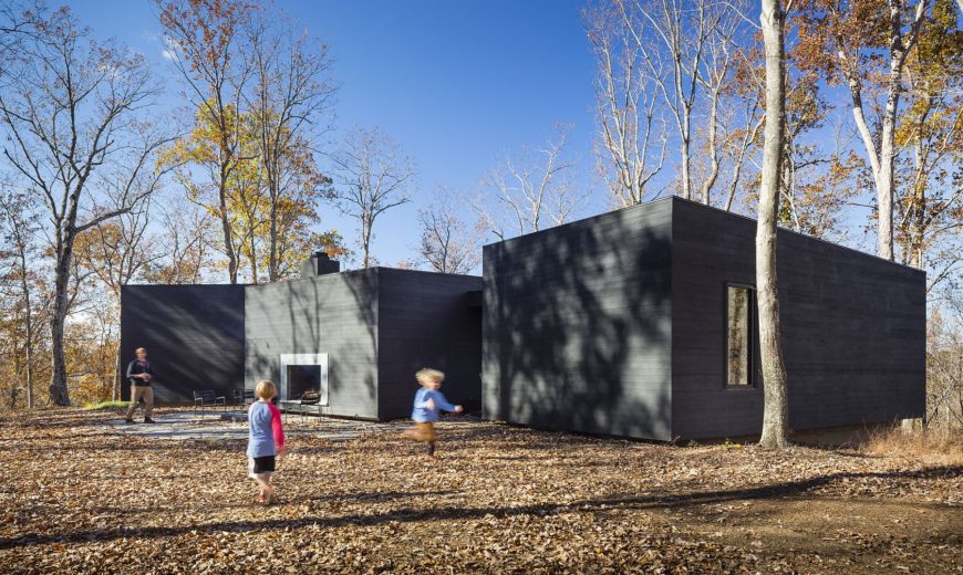 Design That Connects with Nature: Dark and Dashing James River House