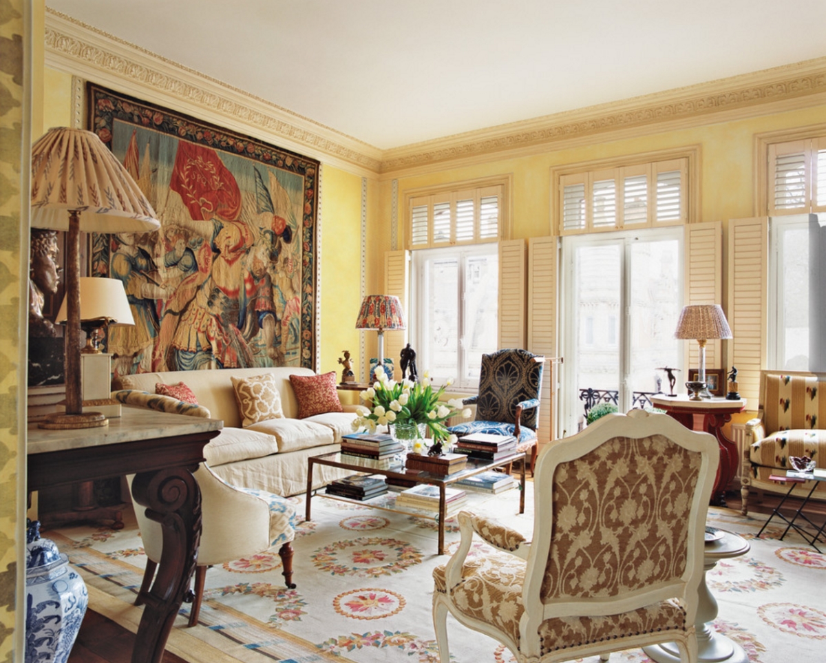 Drawing room with eclectic style