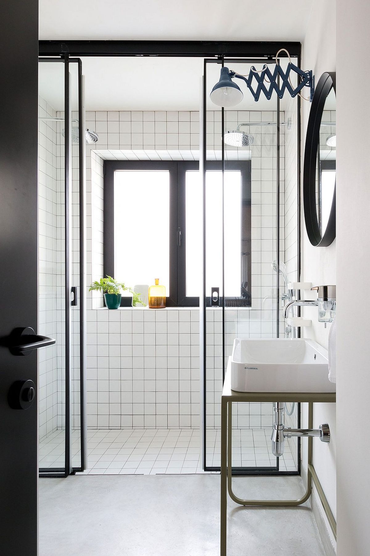 Exquisite bathroom in black and white with geometric charm