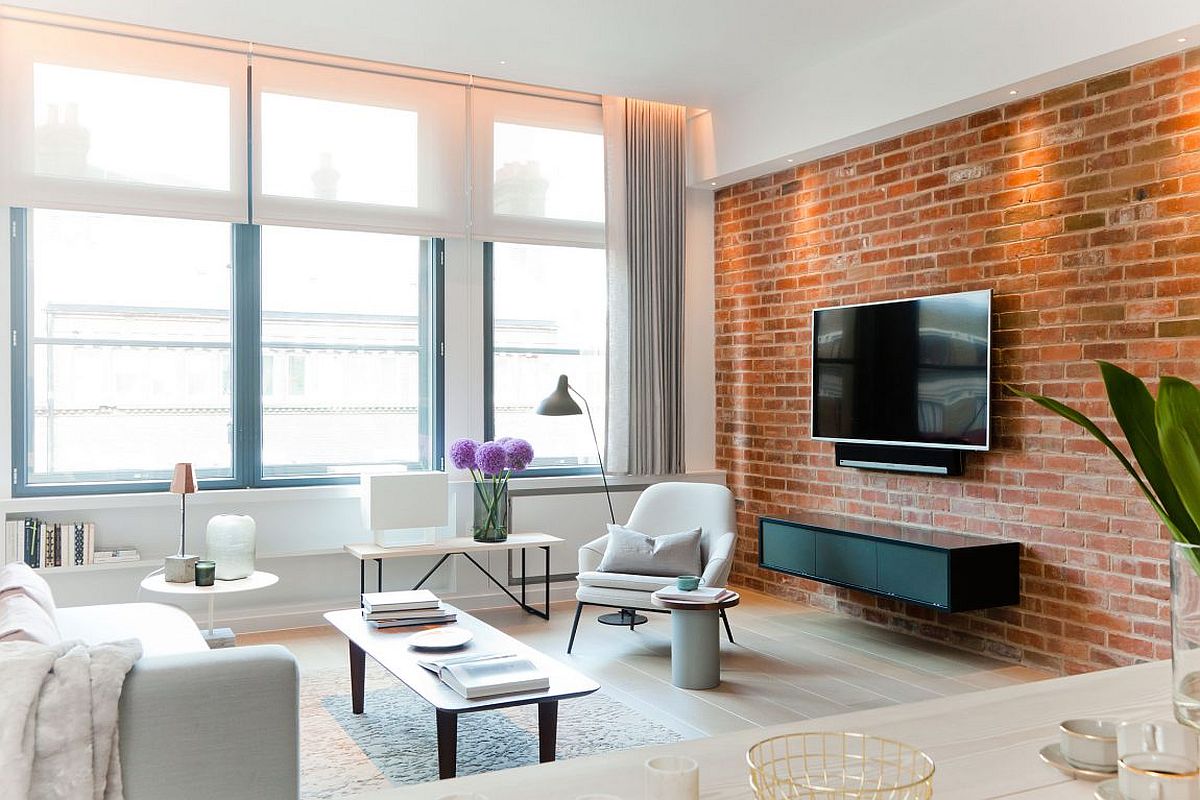 Gorgeous use of white decor ushers in that unmistakable SoHo flavor into this London penthouse