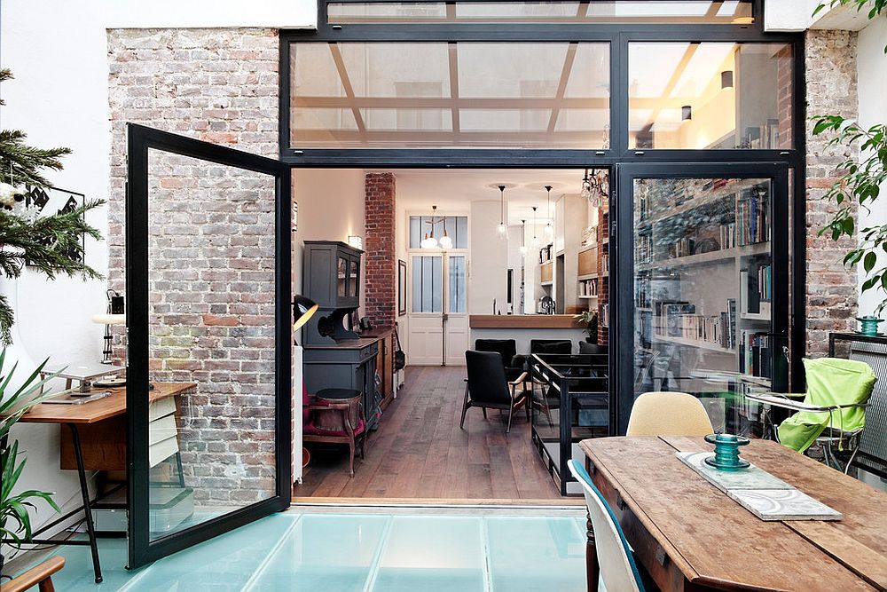 Ingenious industrial sunroom connected with the deck outside [Design: Miriam Gassmann]