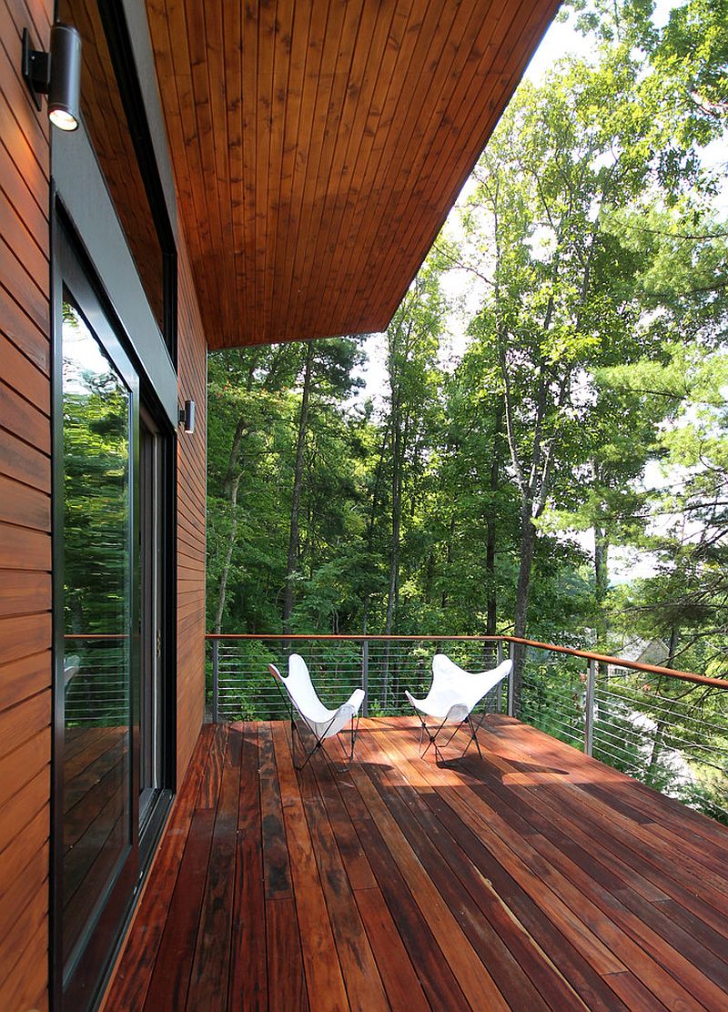 It is the view outside that makes this contemporary deck so very special