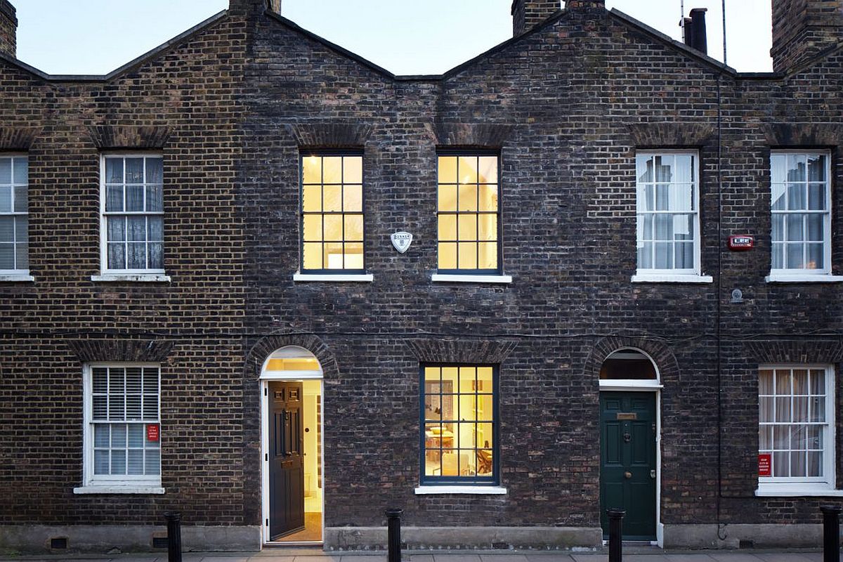 Lighting gives the beautiful London home a warm allure