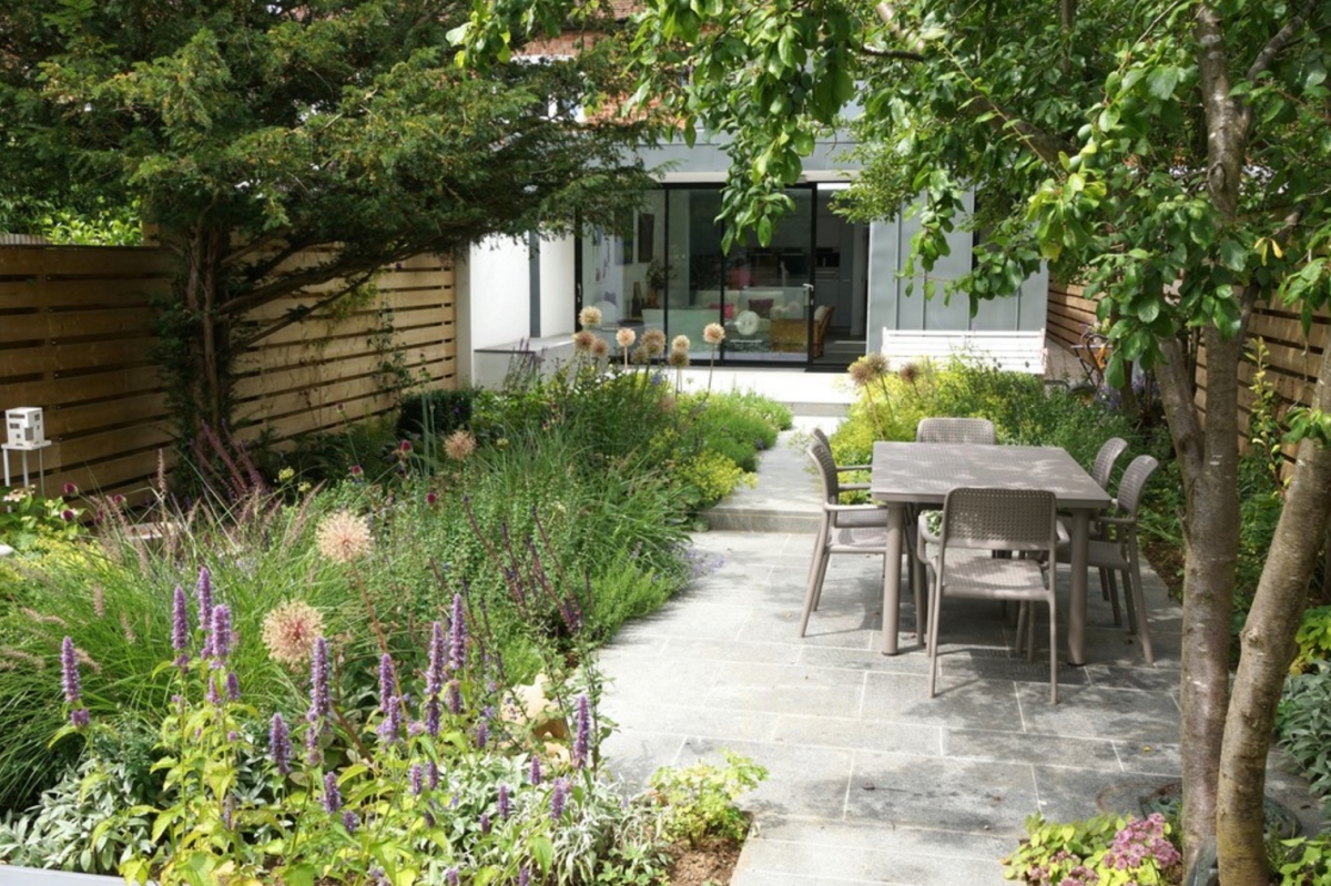 Modern back patio from StuartBarr Construction Design Renovation