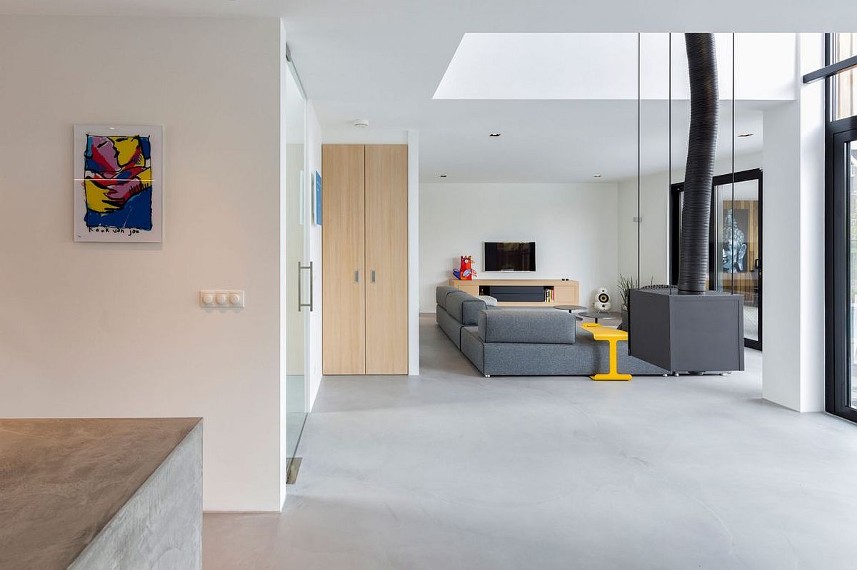 Open and spacious contemporary interior of House Dassdonklaan