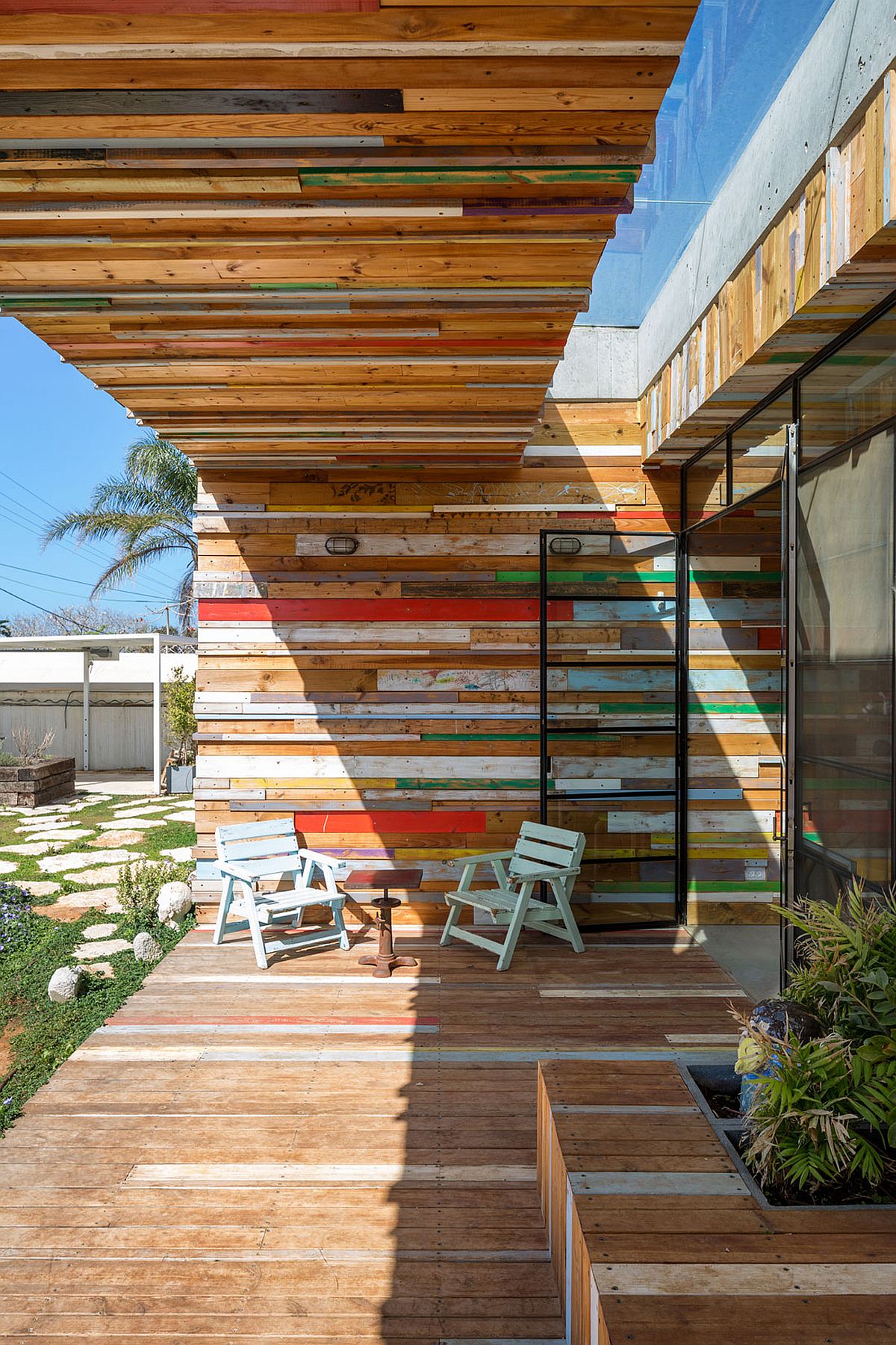 Reclaimed wood gives the smart home a unique facade