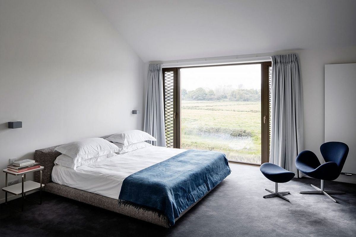 Relaxing contemporary bedroom in white and dark blue