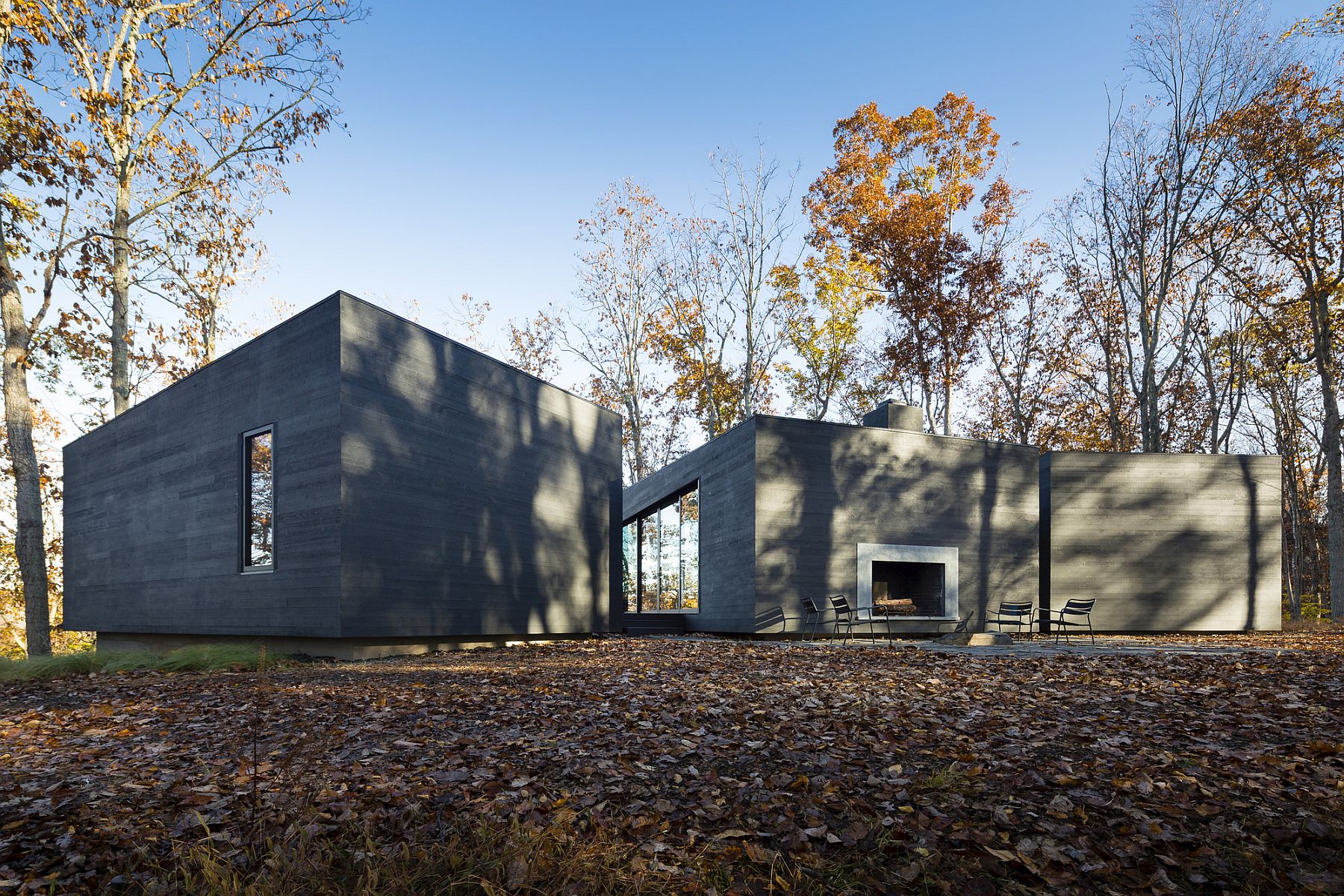 Smart design of the home connects it with nature even while offering ample privacy