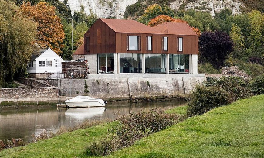 South Street: Riverside English Home in Cor-Ten Steel and Concrete