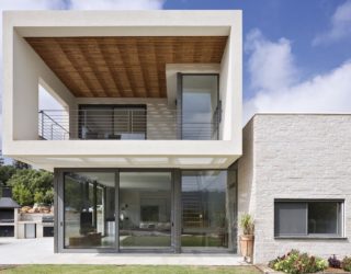 Modern Home in Israel Puts Open Living Spaces at the Forefront