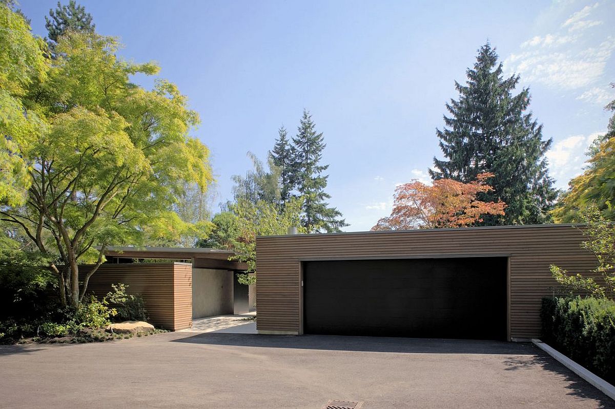 Street facade of the tranquil urban cabin built for retired couple in Seattle