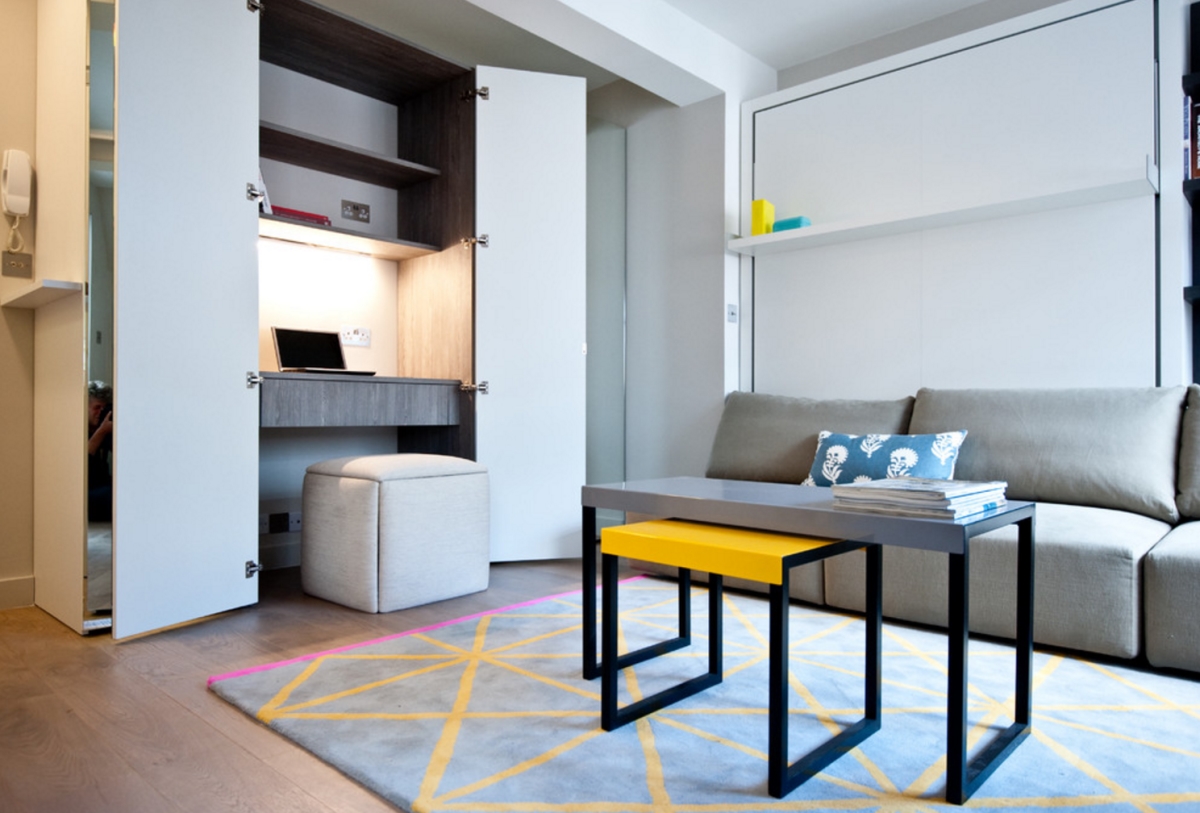 Studio apartment with mirrored wardrobe office (via Houzz)