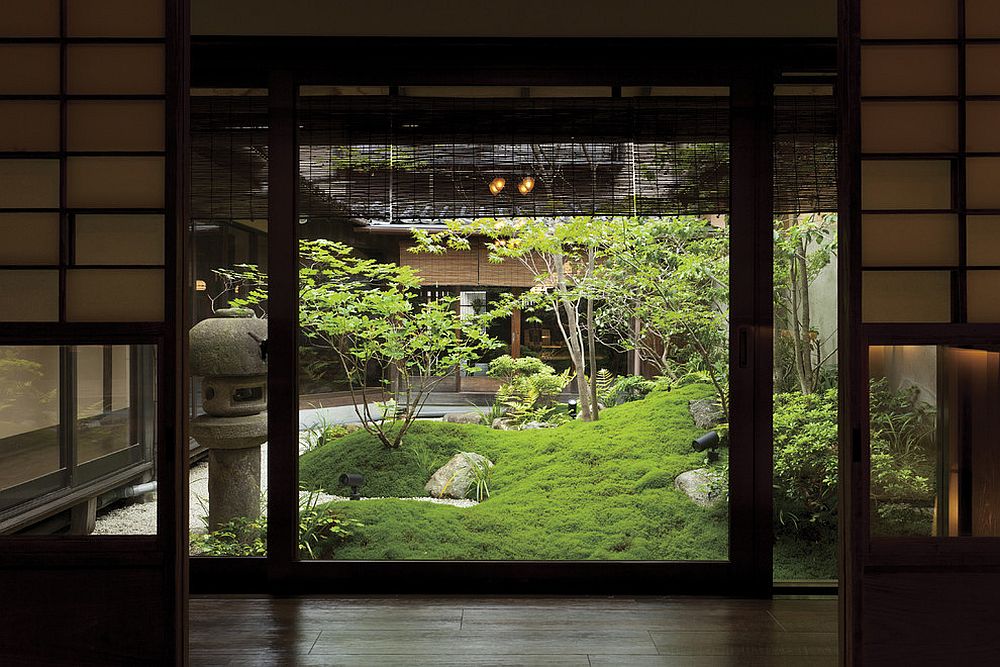 Traditional Asian garden design revitalizes the courtyard [Design: WA-SO Design / Takanori Tomiura – Studio BUG]